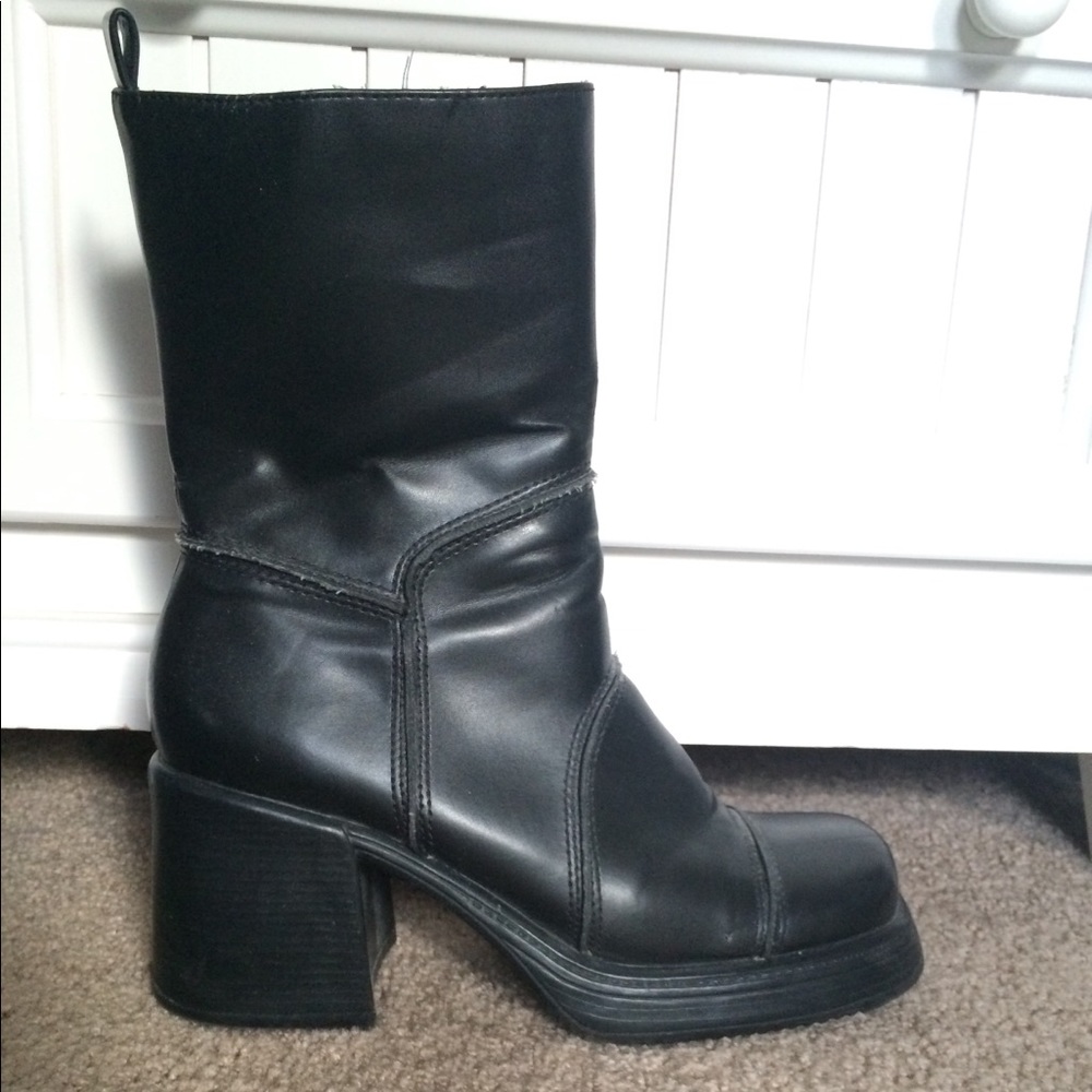 Retro Chunky Heeled Boots